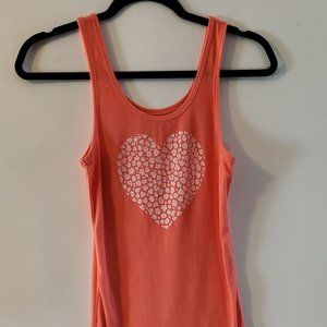 *READY FOR SUMMER!* Coral tank top w/white heart pattern